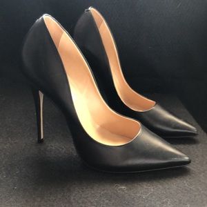 Classic Stiletto Black Pumps. Sz 8.